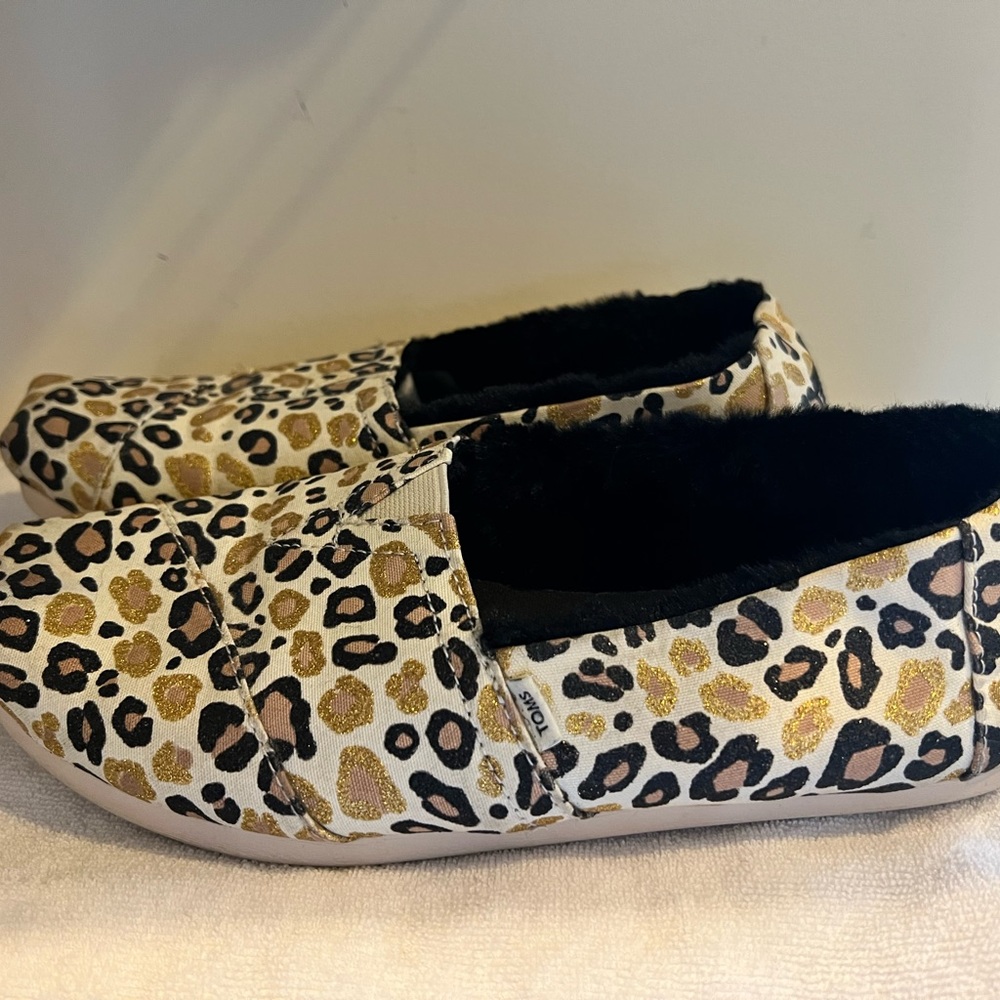 TOMS fur lined cheetah print shoes